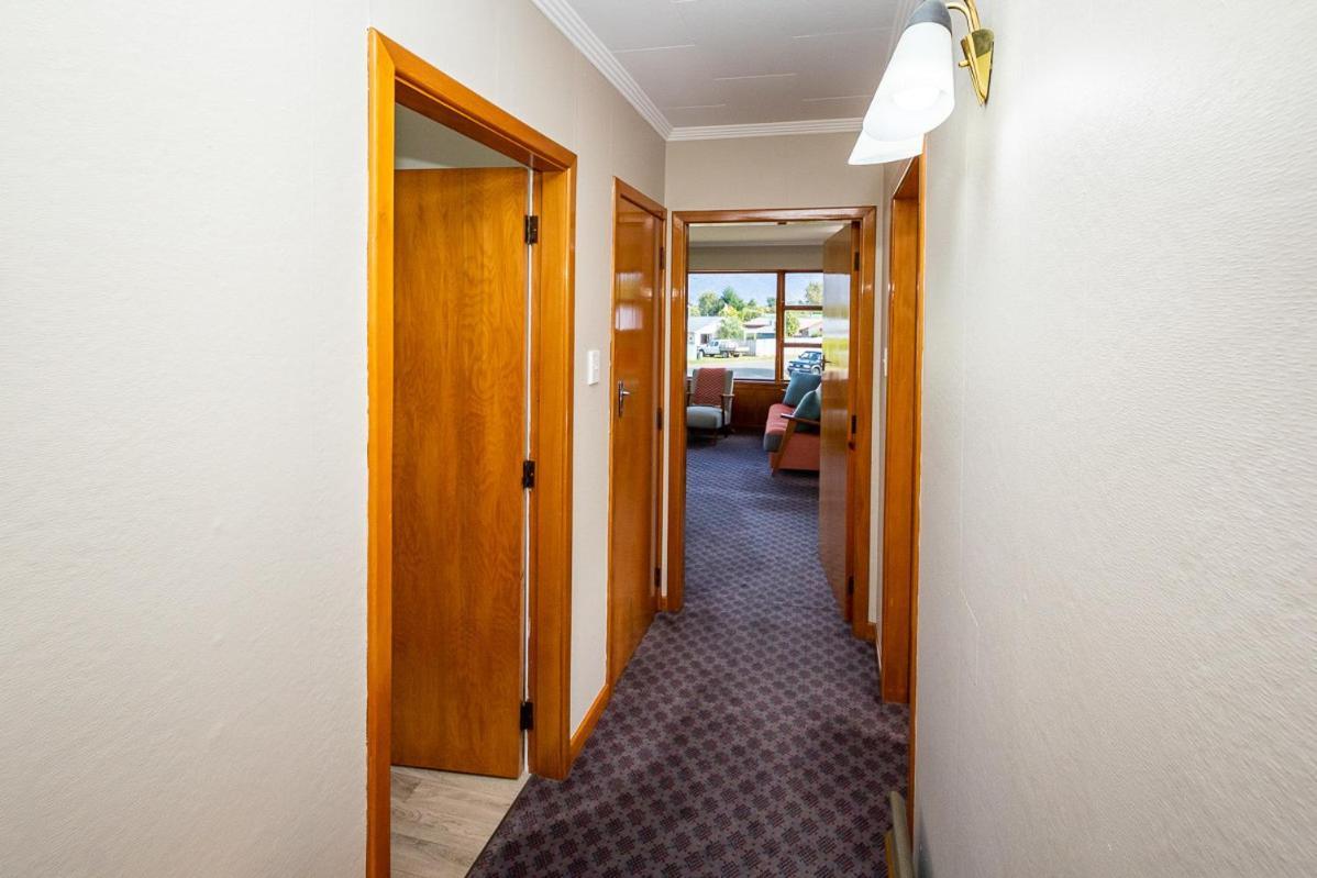 Grand View - Te Anau Holiday Home ภายนอก รูปภาพ