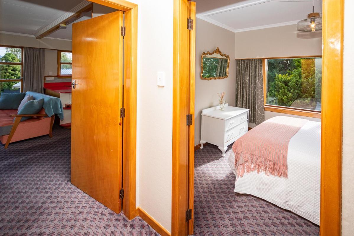 Grand View - Te Anau Holiday Home ภายนอก รูปภาพ