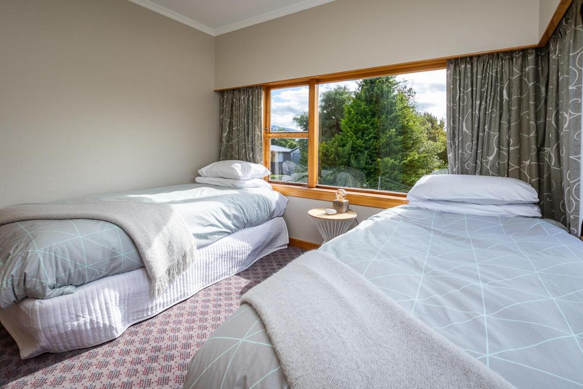 Grand View - Te Anau Holiday Home ภายนอก รูปภาพ